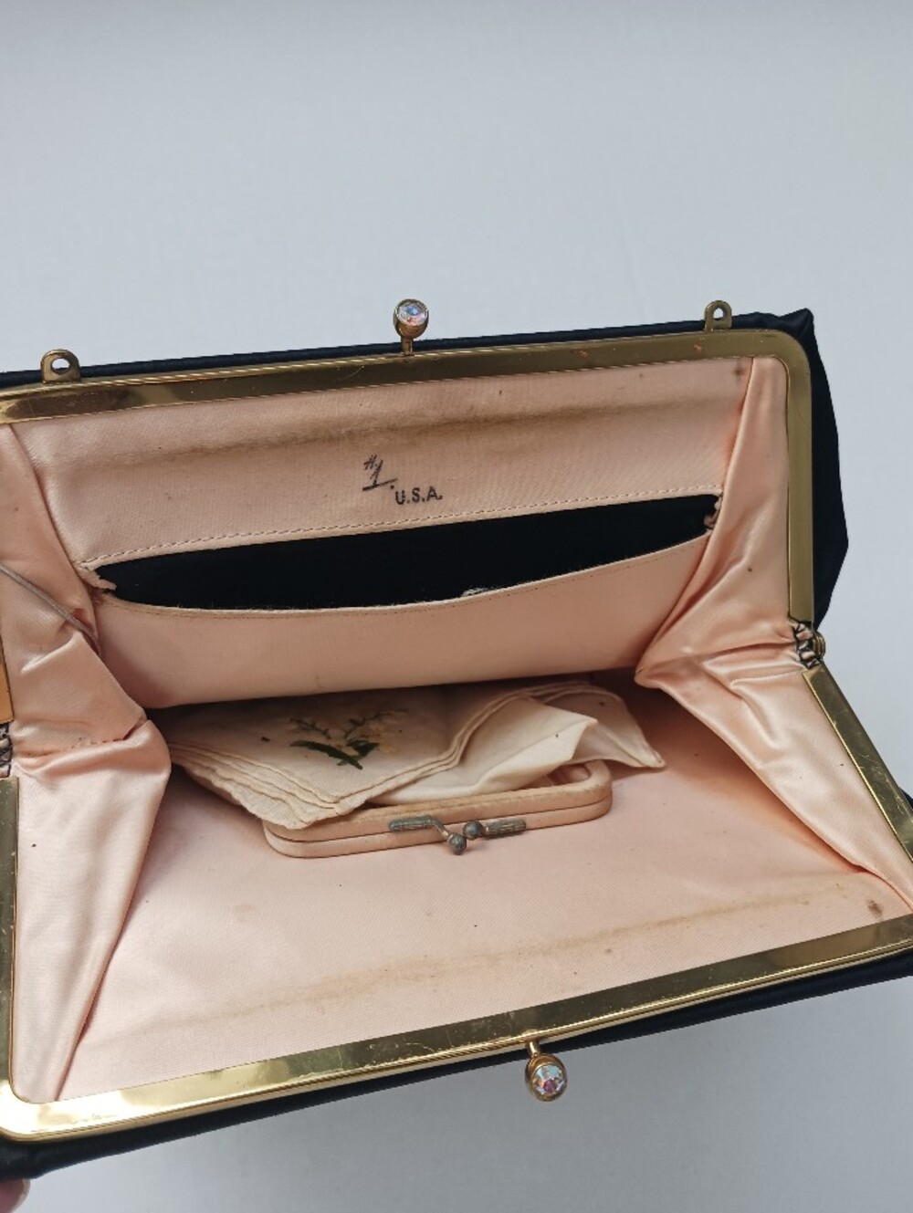 TIME CAPSULE! *Look* 50s Satin Rhinestone Clasp Kissing Clutch Purse Needs TLC